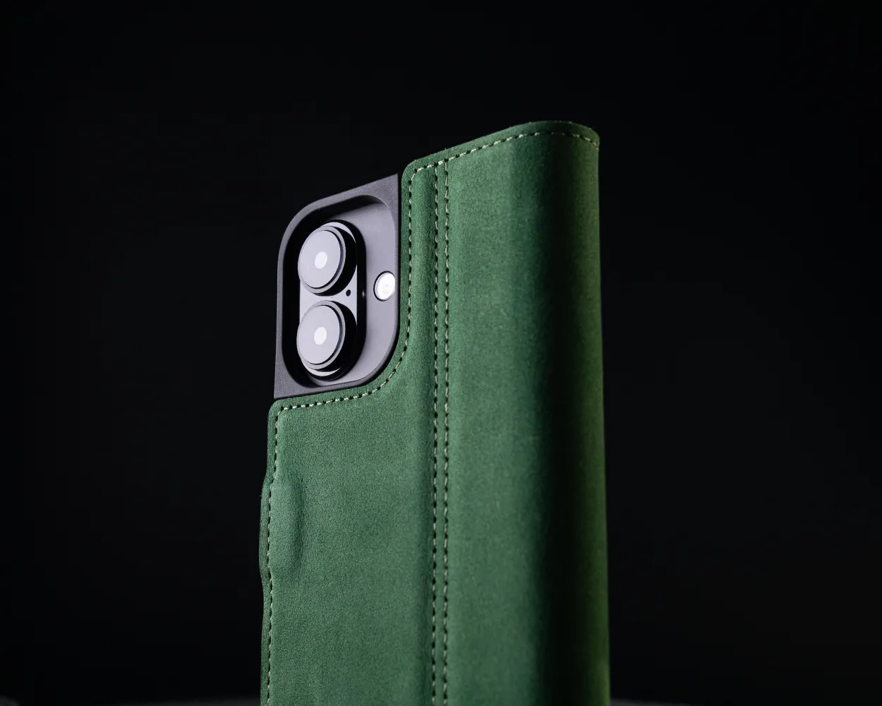 Apple iPhone 16 Plus - Vintage Leather Wallet