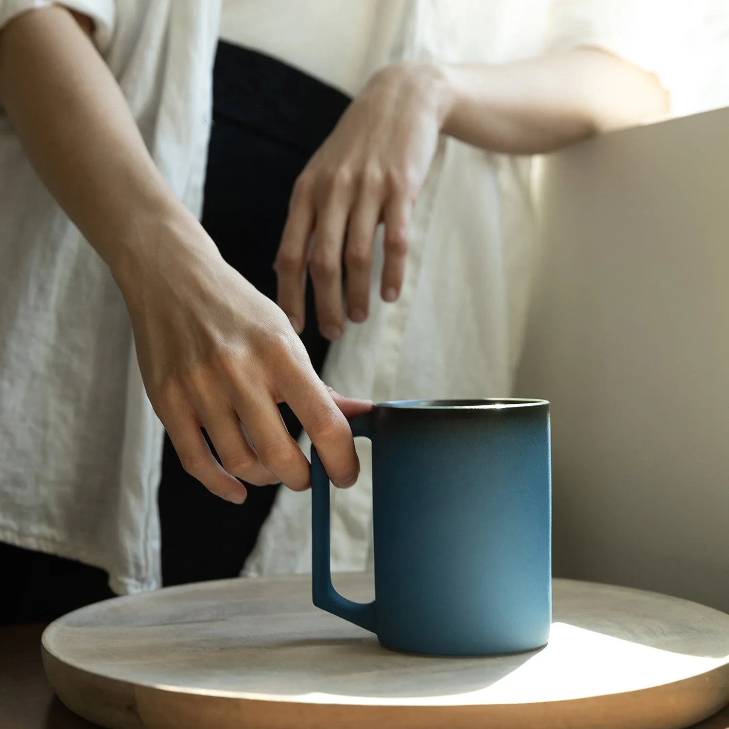 Ui Self-Heating Mug & Wireless Charger - Ui Artist Collection